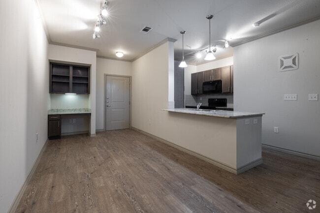 1BR, 1BA - 713SF - Dining Area/Desk - Fulton Lofts