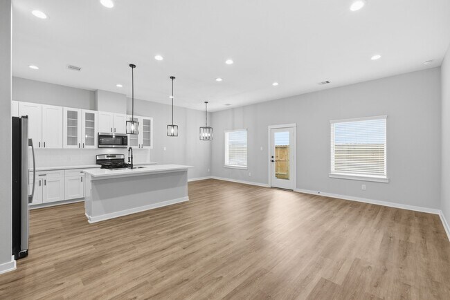 Photo - 412 Stonework Garden Ln