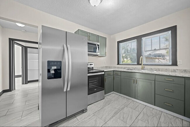 Photo - 2923 Rosselle St