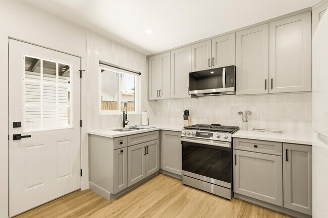 1382 Grove Ave Unit 1382 grove ave