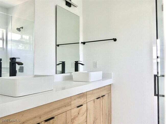 Photo - 918 Eisenhower Blvd