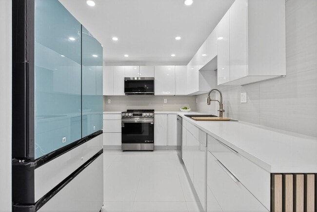 Photo - 525 N Ocean Blvd