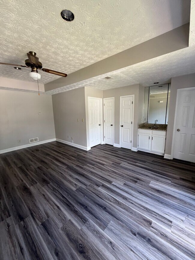 2107 Fairway Ct SE Unit 2107 Fairway Court SE- B