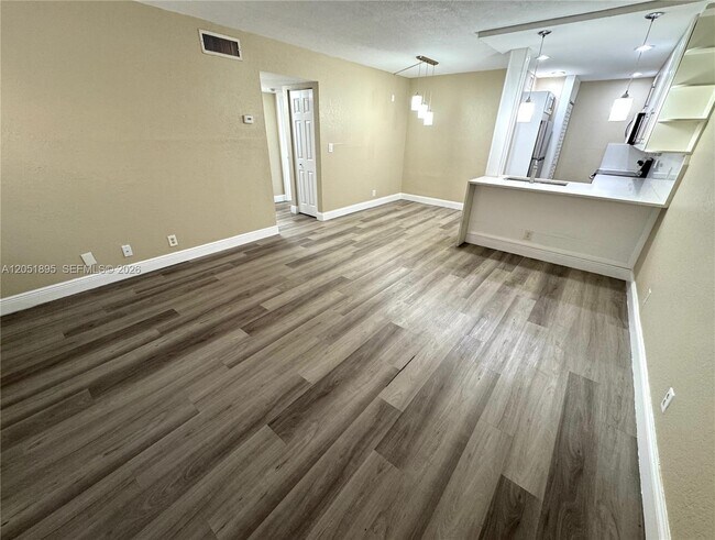 Photo - 2626 Riverside Dr Unit 2626
