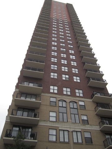 Building Photo - 41 E 8th St Unit 3403