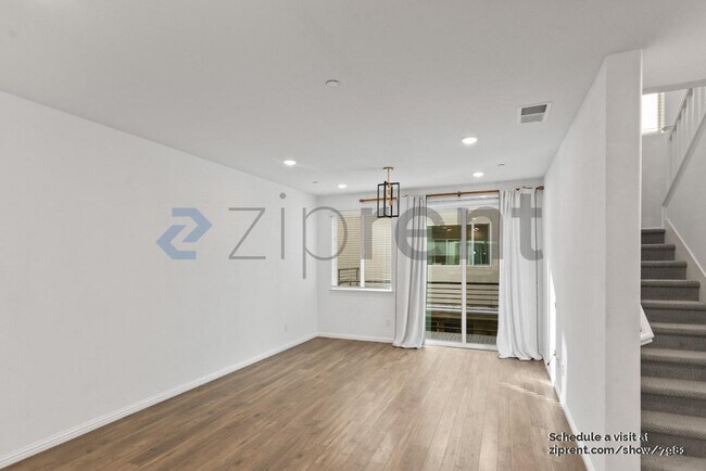 Photo - 586 Jayne Ct