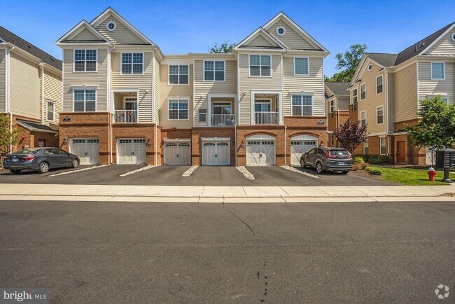 Building Photo - Elevated Living in The Ridges: A Worthingt... Unit #115 Rental