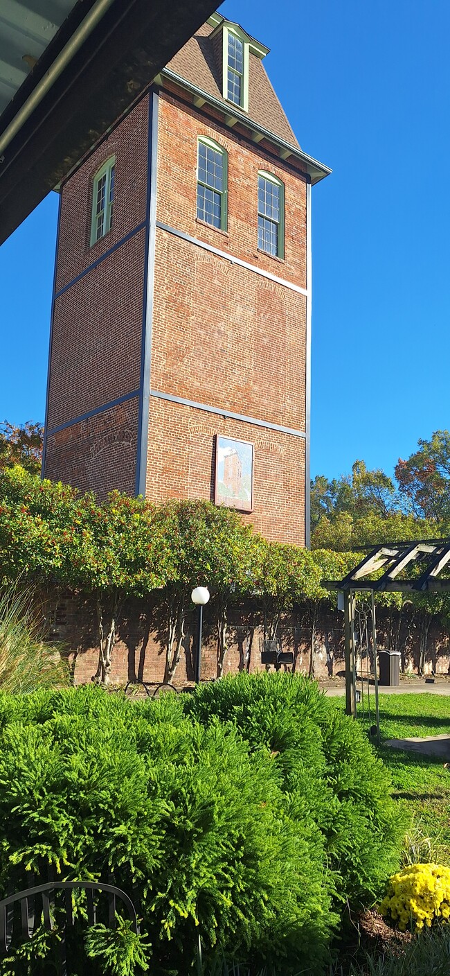 Building Photo - 807 W Trinity Ave Unit #111 Pearl Mill Flats