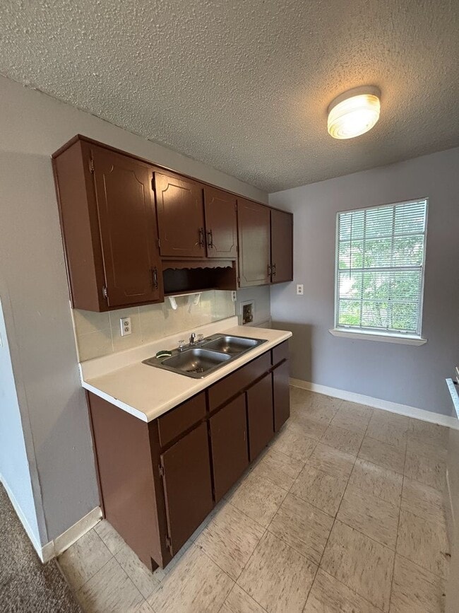 Photo - 837 Graymont Ave W Unit Apt D