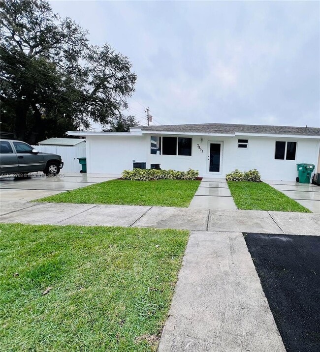 Building Photo - 934 SW 75th Ave Unit #7501