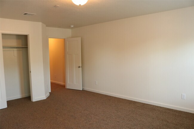 Building Photo - 10535 Mills Rd Unit 7B