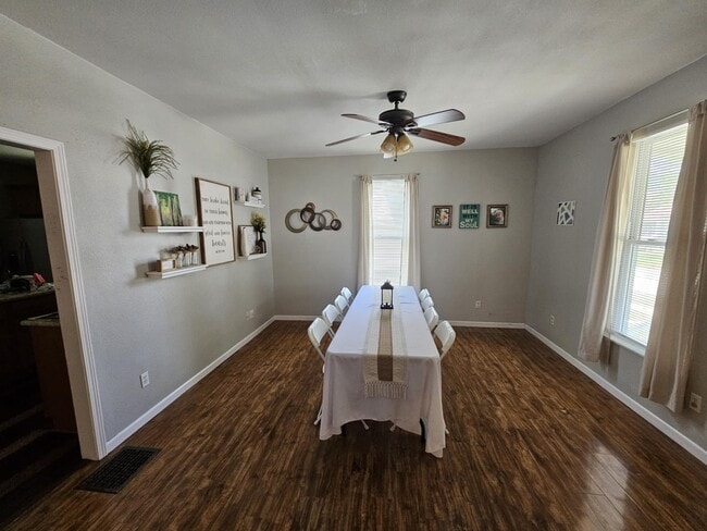 Photo - 730 Maple St