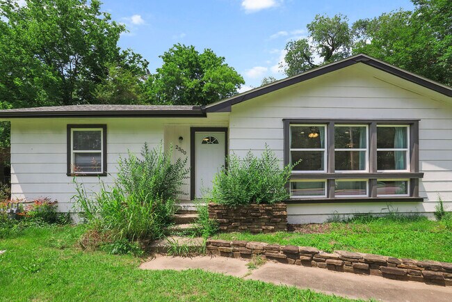 Photo - 2300 W Holly St