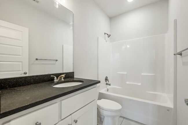 Photo - 2016 W Chandler Ave Apartment