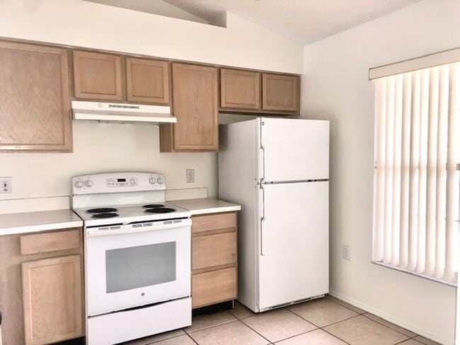 Photo - Nice 2X2 located on 2nd floor- Tile & laminate flooring! NO CARPET! Call today!! Tranquil water v... Unidad 203