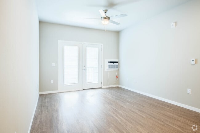 3BR, 2BA - 1271SF - Taylor Pointe Apartments Unit 107