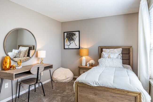 3BR, 2.5BA - 1390SF
