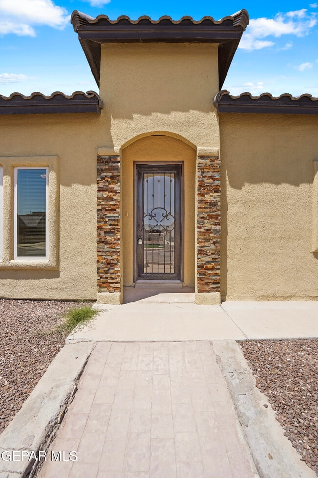 Photo - 901 Betton Pl