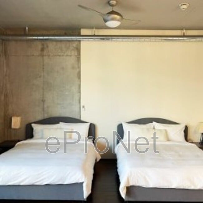 Photo - 353 E Bonneville Ave Unidad 205 - 1