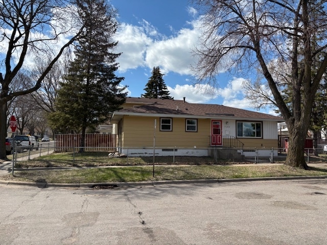 Photo - 725 Grotto St N