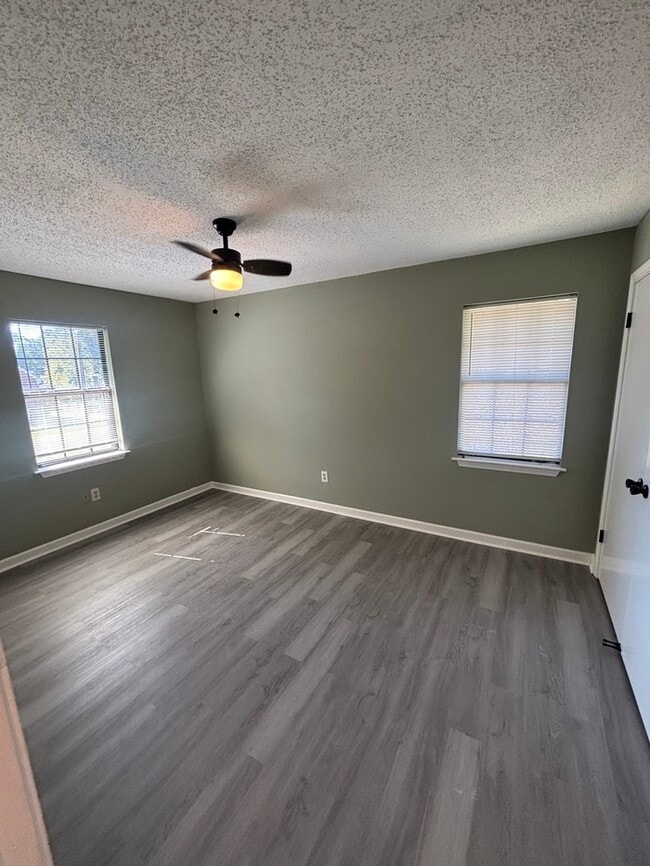 Photo - GORGEOUS 4 bedroom/ 3 bathroom HOME, SPACI...