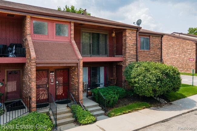Building Photo - 23788 Village-House Dr N Unit 8B
