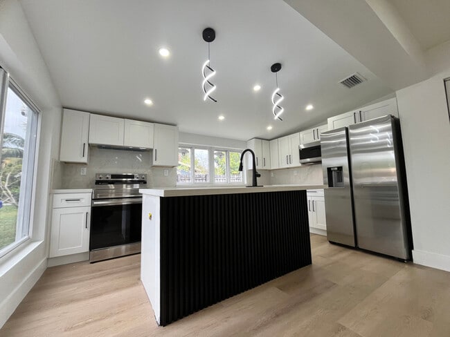 Photo - 1612 E River Dr