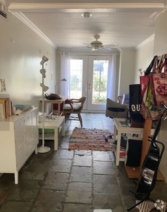 Building Photo - 2312 Napoleon Ave Unit Two bedrooms 1st floor Rental
