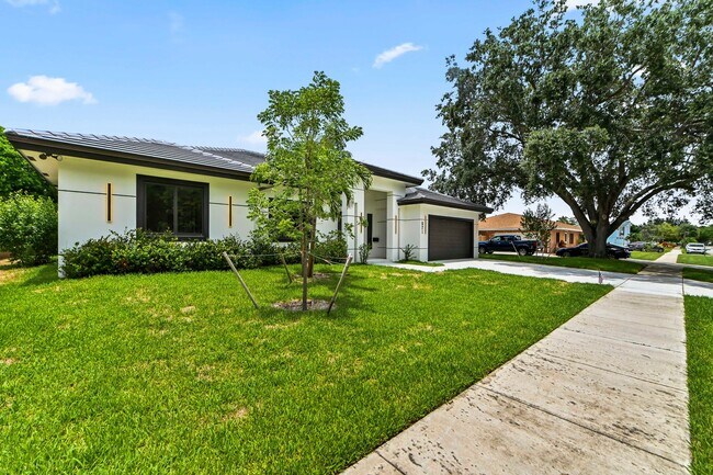 Photo - 621 NW 42nd Ave
