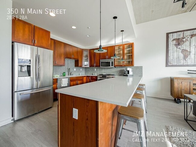 Photo - 350 N Main St