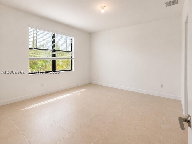 Photo - 10699 Wilgrove 10699