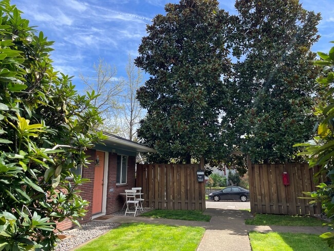 Photo - Lower 2bed/1bath in Alberta Arts! Off stre... Unidad 5513