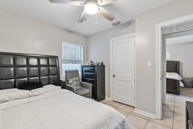 3011 W Van Buren Dr