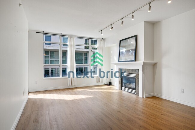 Photo - "Chic Urban Retreat: Stylish 1-Bedroom Condo in the Heart of Seattle!" Unit 906