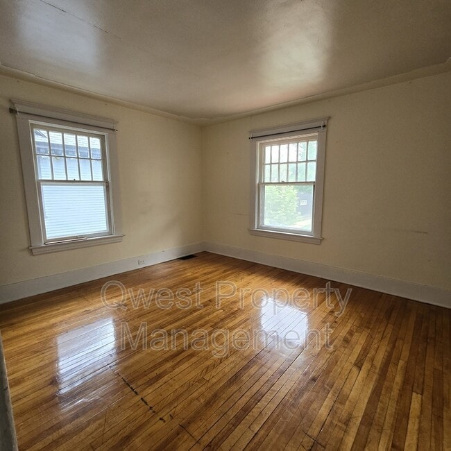 Photo - 1337 Logan St SE