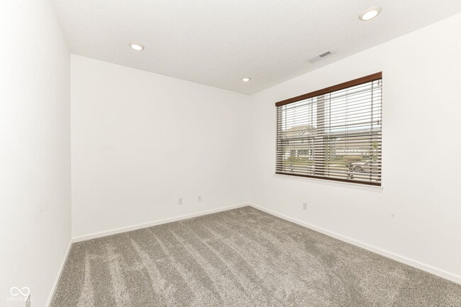 Photo - 291 Limerick Ln