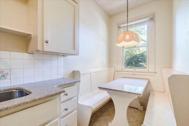 Photo - 1103 W 22nd St