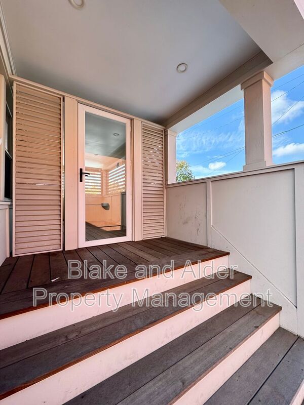 Photo - 3556 NE Sandy Blvd