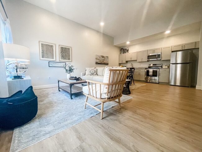 Photo - State and Clinton