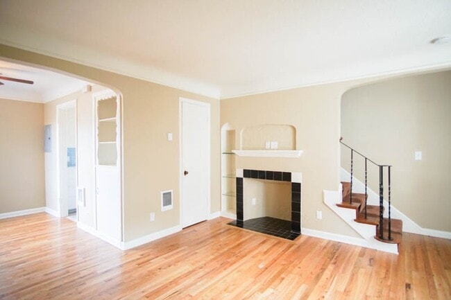 Photo - In the Heart of NW-Mid-Century 2Bdr Lives Like a Little House! Unit 2407