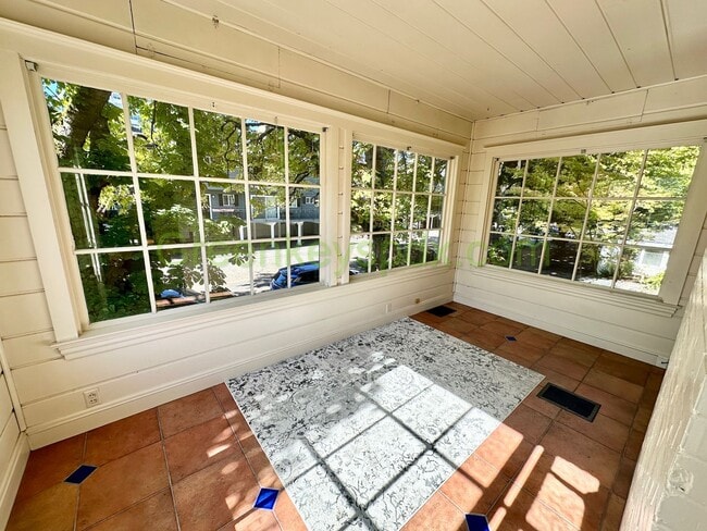 Photo - Amazing Colonial House in Sullivan's Gulch...