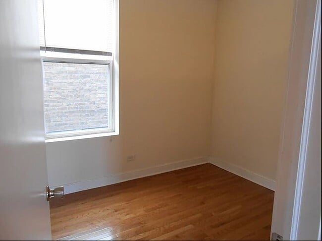 Photo - 850 W Fletcher St Unit 2R