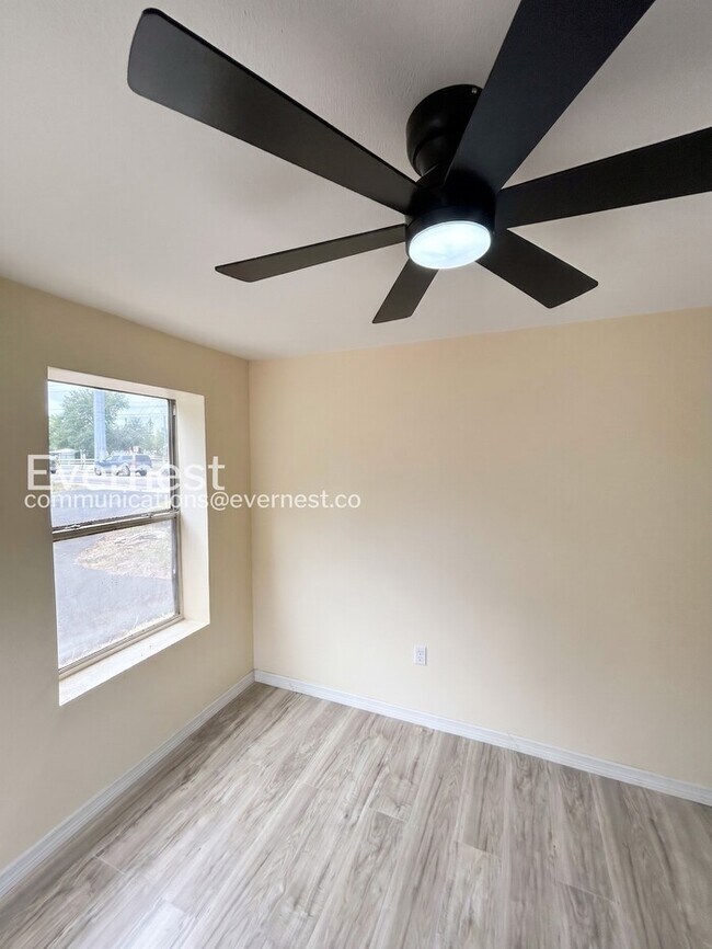 5680 28th St N Unit D1