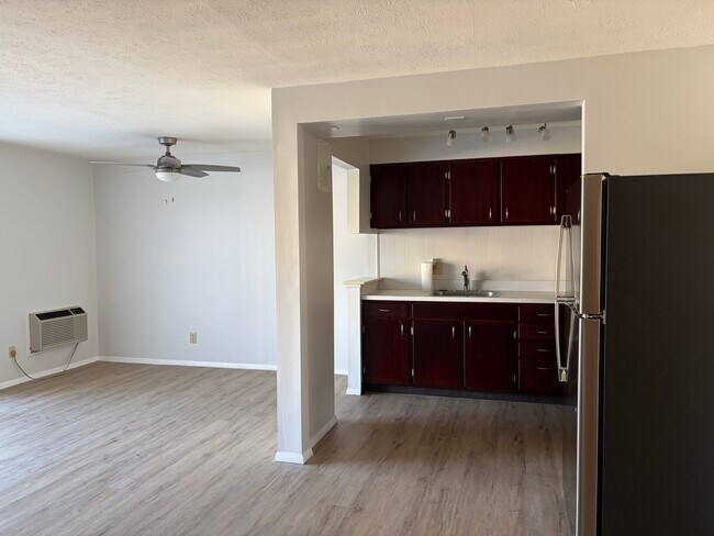 Photo - 14567 Madison Ave Unidad Waverly House Condominium