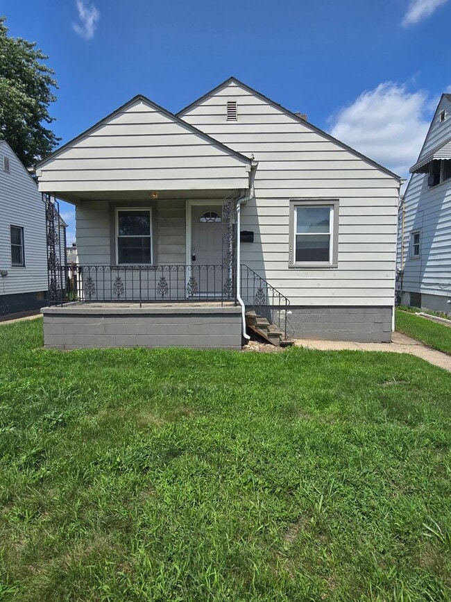 Building Photo - Updated 2 Bedroom Ranch