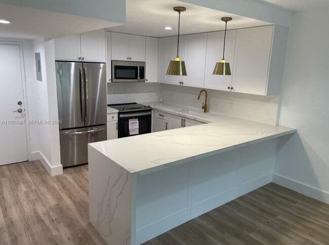 Building Photo - 100 Edgewater Dr Unit 101