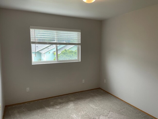 Photo - Lovely 3 Bedroom Coupeville Home! Huge Back Yard