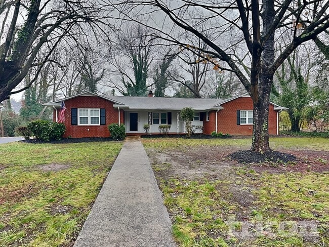 Photo - 1122 Paramount Cir