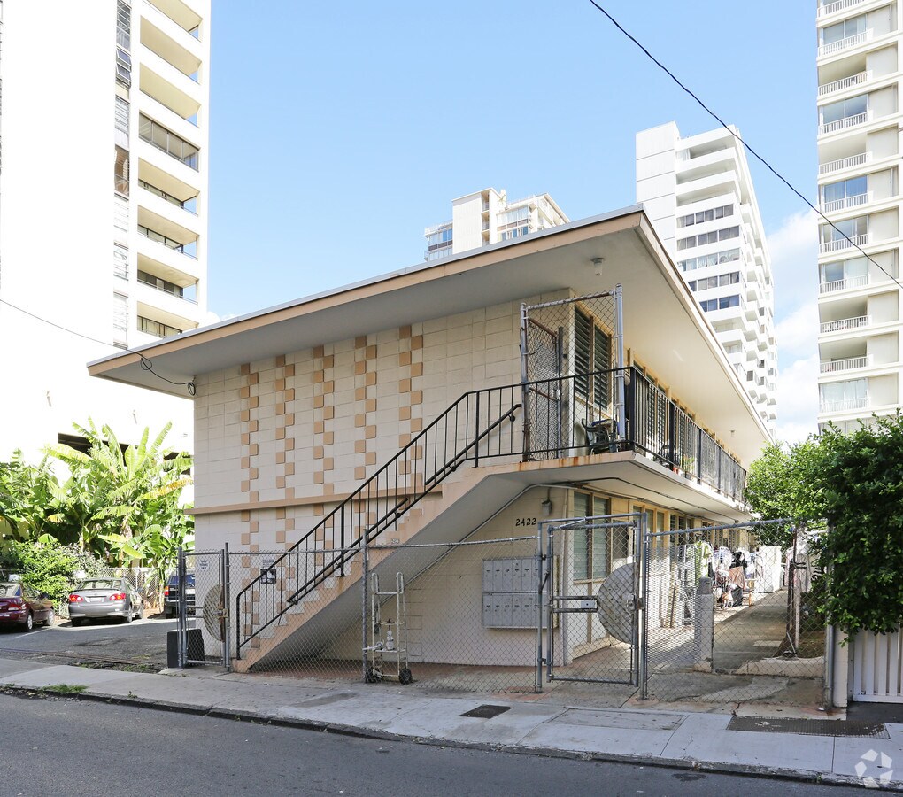 Photo - 2422 Cleghorn St