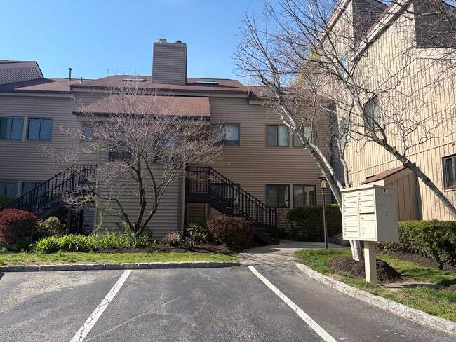 Building Photo - 7 Nicole Cir Unit #7 Nicole